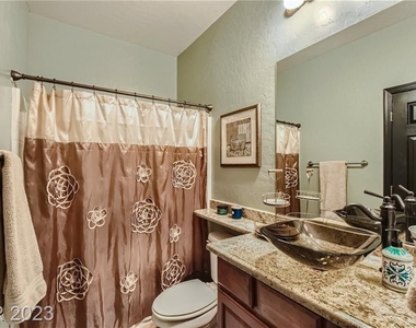 7229 Lansbrook Avenue - Photo Thumbnail 18