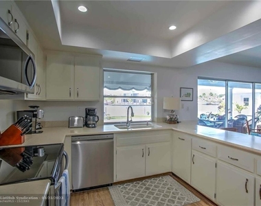 2224 Sunrise Key Blvd - Photo Thumbnail 8