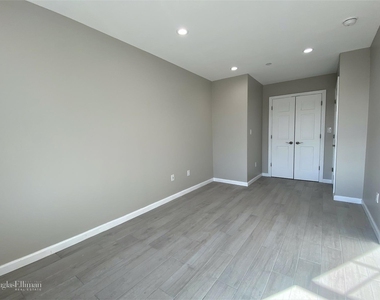 841a  Morris Park Ave - Photo Thumbnail 8