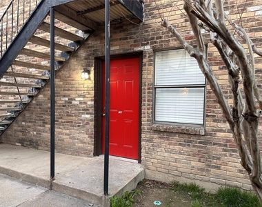 1810 N Garrett Avenue - Photo Thumbnail 5