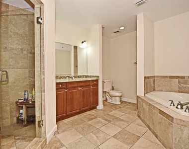 2305 Edgewater Drive - Photo Thumbnail 12