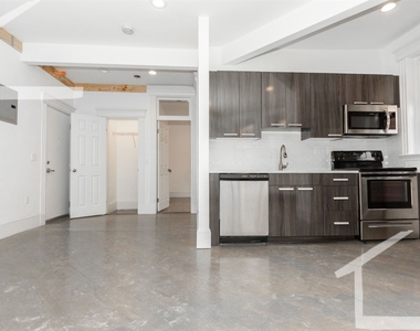 11 Queensberry St # 310 - Photo Thumbnail 4
