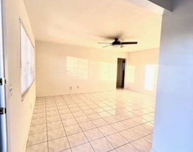 931 Paraiso Ave - Photo Thumbnail 2