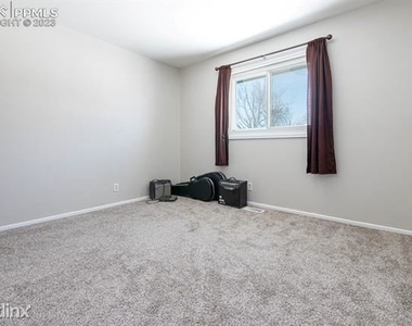 1733 R Crest Place - Photo Thumbnail 14