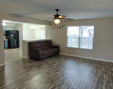 11482 Pegasus Drive - Photo Thumbnail 2