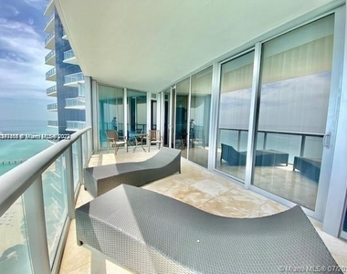 17121 Collins Ave - Photo Thumbnail 16