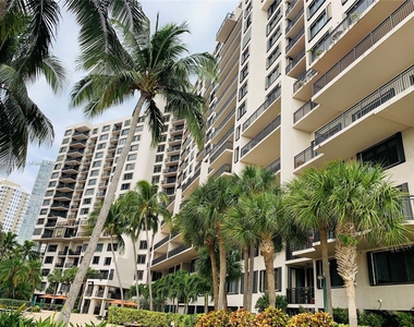 540 Brickell Key Dr - Photo Thumbnail 1