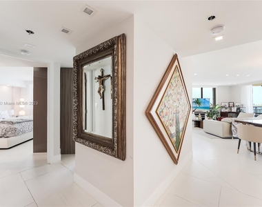 540 Brickell Key Dr - Photo Thumbnail 26