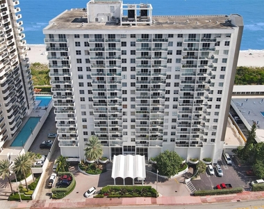 5701 Collins Ave - Photo Thumbnail 11