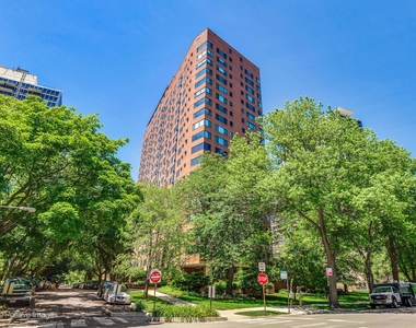 3100 N Lake Shore Drive - Photo Thumbnail 0