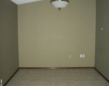 9714 Meadow Dr - Photo Thumbnail 3