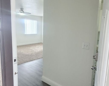 3420 Kindred Ave - Photo Thumbnail 1