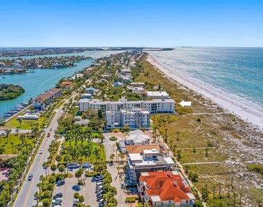 3200 Gulf Boulevard - Photo Thumbnail 2