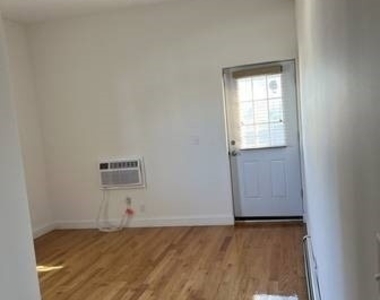 320 Soundview Avenue - Photo Thumbnail 8