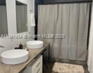 485 Brickell Ave Apt 4701 - Photo Thumbnail 3