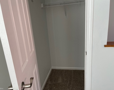 204 Cherry St Apt 11 - Photo Thumbnail 12