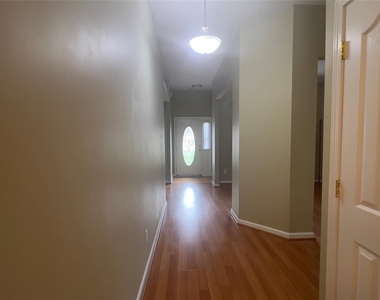 17110 Cambridge Woods Court - Photo Thumbnail 5