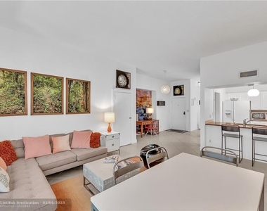 1556 S Ocean Lane - Photo Thumbnail 8