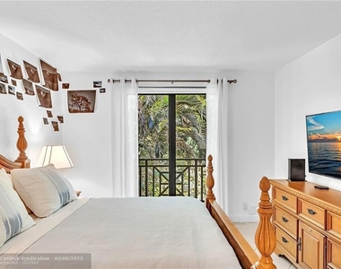 1556 S Ocean Lane - Photo Thumbnail 16