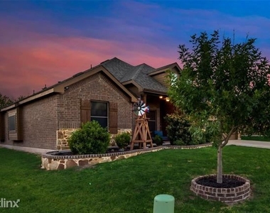 516 R Longhorn Lane - Photo Thumbnail 4