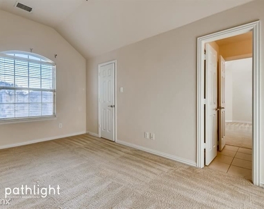 910 Christopher Drive Unit - Photo Thumbnail 9