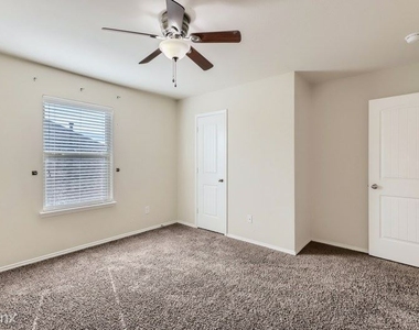 1307 Hidden Valley Dr Unit - Photo Thumbnail 12