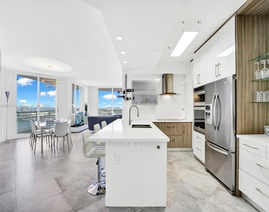 888 Brickell Key Dr - Photo Thumbnail 4