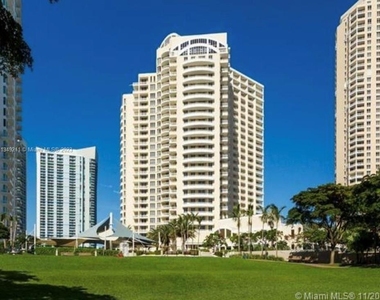 888 Brickell Key Dr - Photo Thumbnail 2