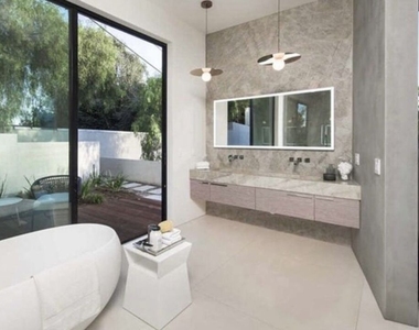 2084 Vine St - Photo Thumbnail 14
