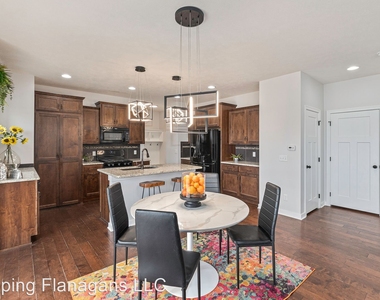 1410 White Pine Circle - Photo Thumbnail 25