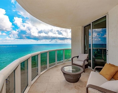 17201 Collins Ave - Photo Thumbnail 4