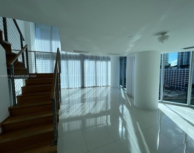 200 Biscayne Boulevard Way - Photo Thumbnail 3