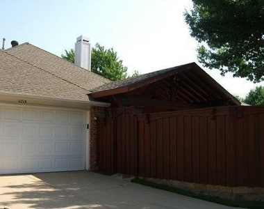 11715 Alexandria Drive - Photo Thumbnail 14