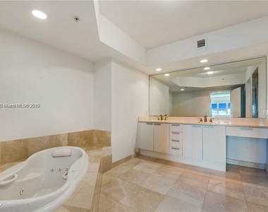 14951 Royal Oaks Ln Apt 1908 - Photo Thumbnail 8