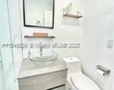 1010 N 31st Ct - Photo Thumbnail 22