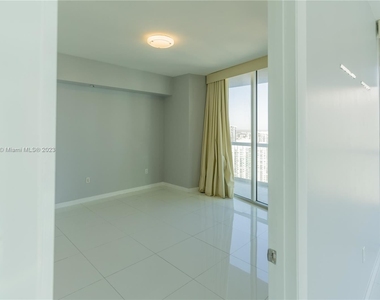 465 Brickell Ave Apt 4802 - Photo Thumbnail 4