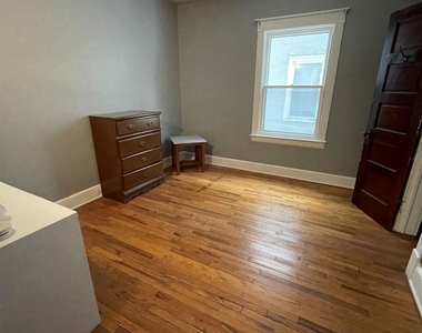 68 Murray St Apt 1 - Photo Thumbnail 2