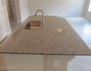 8324 South Miller Lane - Photo Thumbnail 2