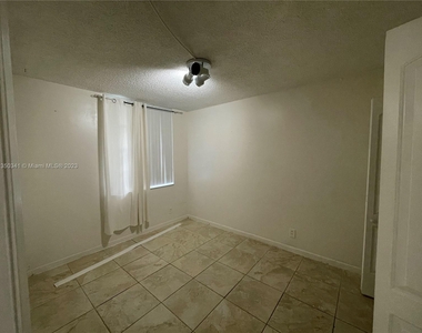 8750 N Sherman Cir - Photo Thumbnail 4