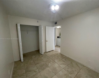 8750 N Sherman Cir - Photo Thumbnail 5