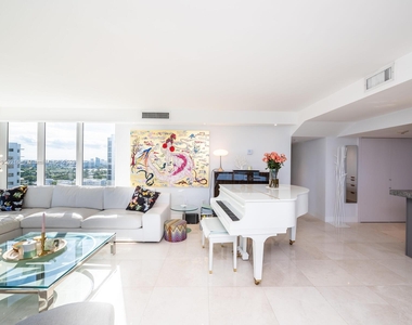 10275 Collins Ave - Photo Thumbnail 15