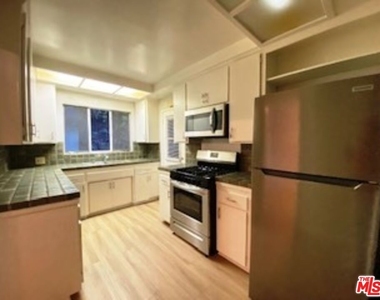 10408 Ilona Ave - Photo Thumbnail 8