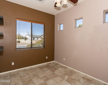 6913 E Voltaire Drive - Photo Thumbnail 10