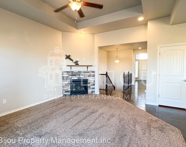 10660 Desert Bloom Way - Photo Thumbnail 10