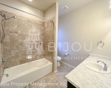 10660 Desert Bloom Way - Photo Thumbnail 5