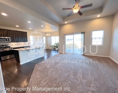 10660 Desert Bloom Way - Photo Thumbnail 9