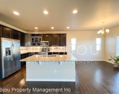 10660 Desert Bloom Way - Photo Thumbnail 13