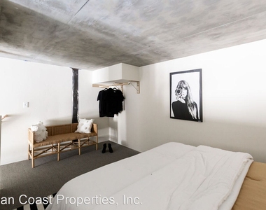5585 Mildred Street - Photo Thumbnail 3