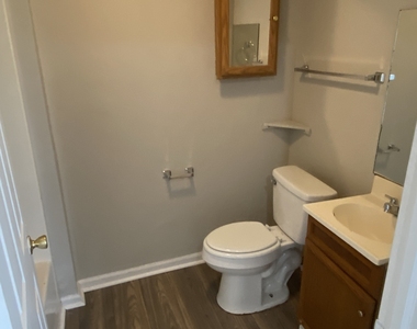 848 S Belleview Place - Photo Thumbnail 11