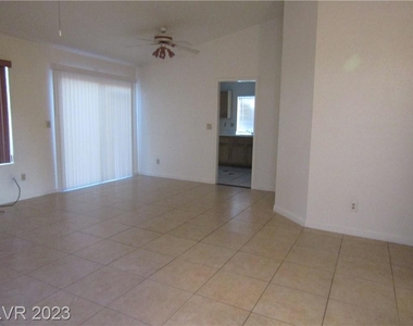 7106 Knoll View Drive - Photo Thumbnail 5